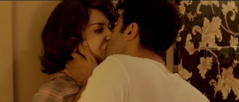 Ranbir Kapoor and Anushka Sharma Hot Kiss