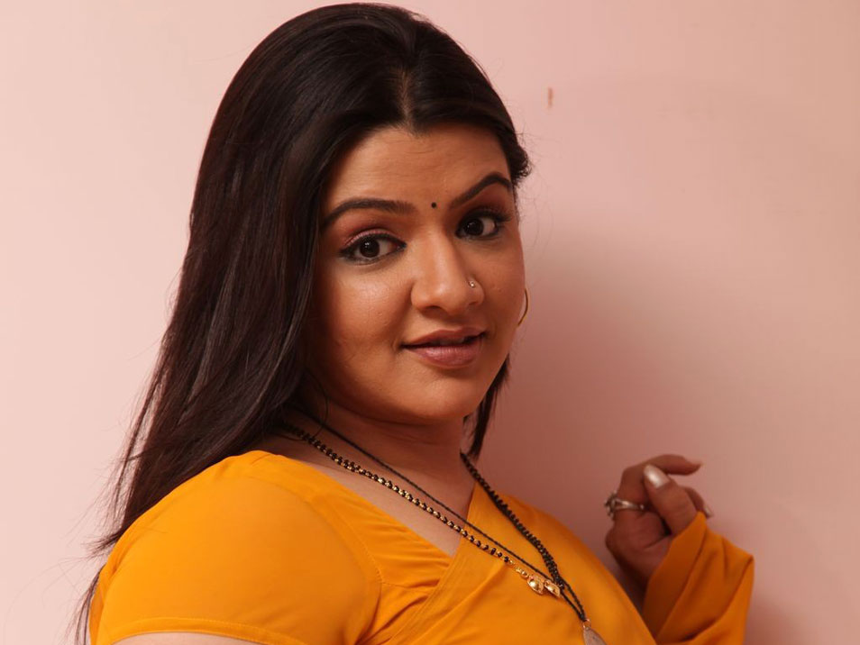 Soundarya Sex Movies Telugu Soundarya Sex - 5 Popular Telugu Actresses that left Tollywood too soon