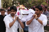 anr-familymembers-at-akkineni-nageswara-rao-funeral