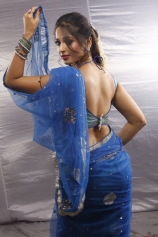 anushka-hot-photos-in-sarees-24
