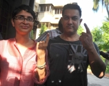 aamir-khan-family-at-spotted-at-voting-booths-2014-photos