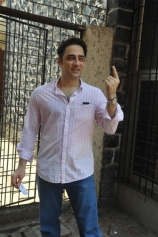 bollywood-celebrities-spotted-at-voting-booths-2014-photos