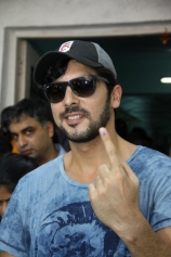 bollywood-celebs-at-voting-booths