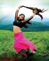 anjali-navel-show-stills-in-geethanjali-movie