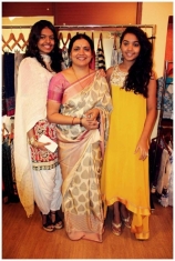 jeevitha-with-her-daughters
