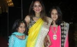 madhubala-with-her-daughters