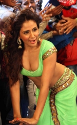 spicy-parul-yadav-hot-photos-in-green-dress