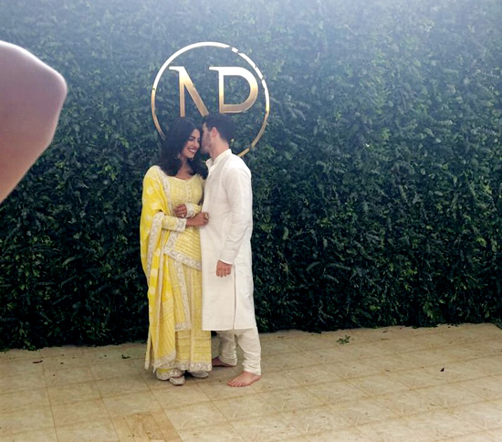 Priyanka-Chopra-Nick-Jonas-Engagement-photos (1)