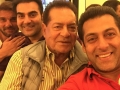 Salman-Khan-With-His-Brothers-Selfie-at-Eid-Party