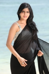 samantha-showing-navel-in-black-saree