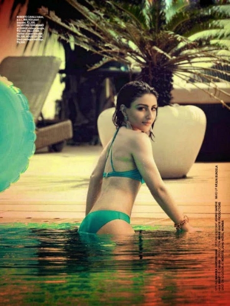 Hot Bikini Pictures of Soha Ali Khan