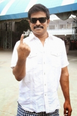 brahmaji-showing-finger-after-voting