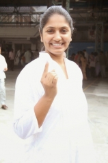 jhansi-at-polling-booth-photos