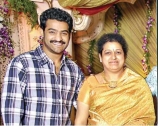jrntr-with-his-mother
