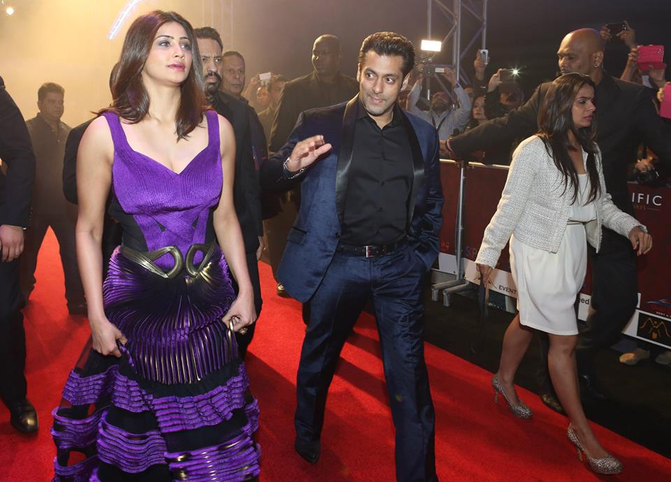 Salman Khan Daisy Shah at Jai Ho Premiere in Dubai_4