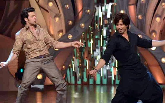 Hrithik and Shahid dancing