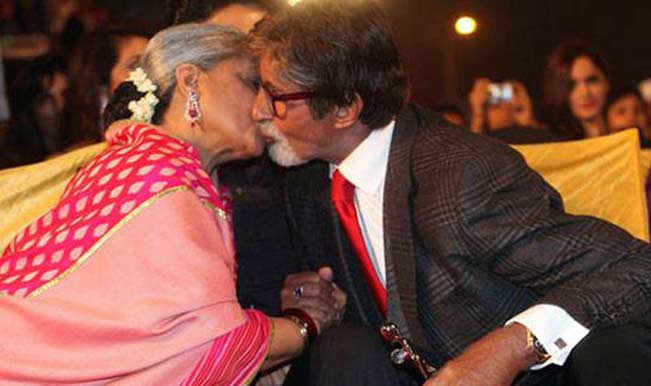 Amitabh-Bachchan-Jaya-Bachchan-kiss-Scene