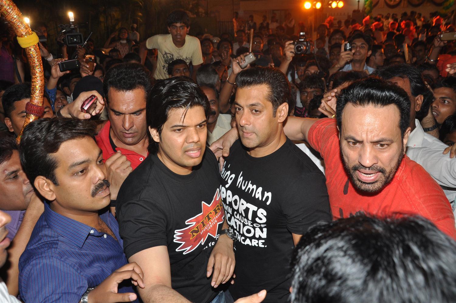 Salman-Khan-Crazy-Fans