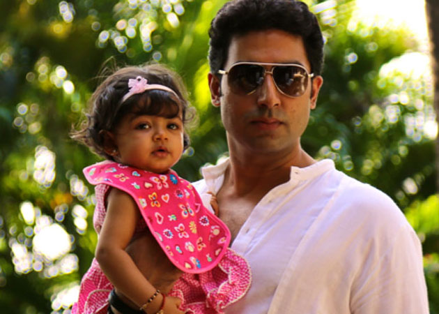 Abhishek-Bachchan-with-his-daughter