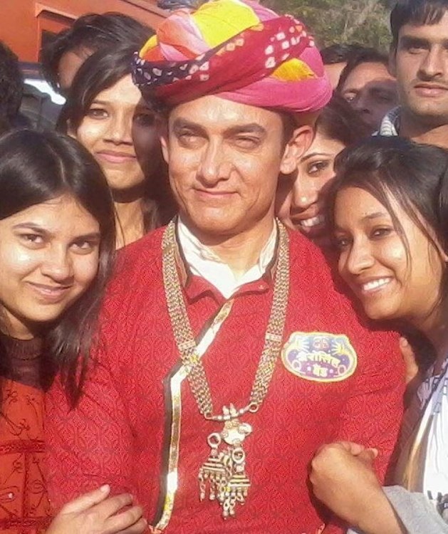 Aamir Khan 10000 Paan in PK
