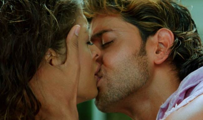 Aishwarya Rai and Hrithik Roshan Kiss Scene in Dhoom 2