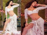 Priyanka Chopra Sexy Midriff