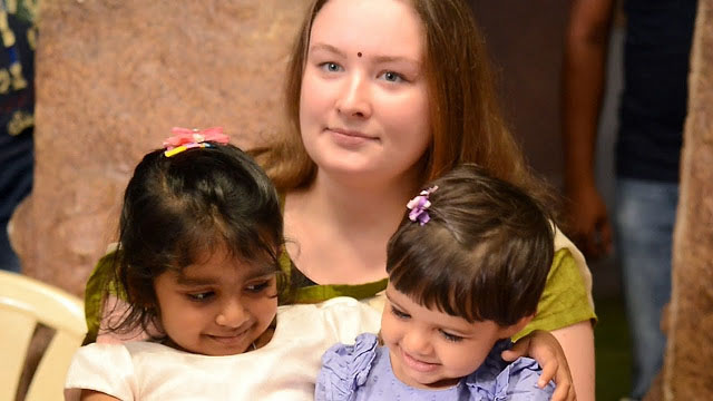 Anna Lezhneva with Pawan Kalyan daughters