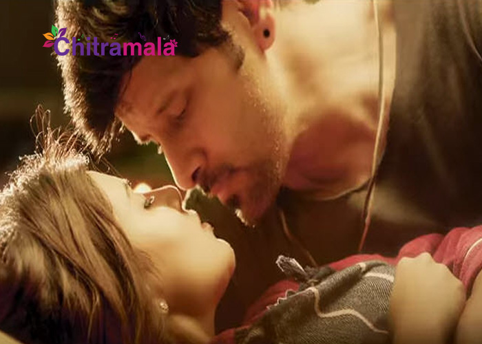 Samantha and Vikram Kiss Scene