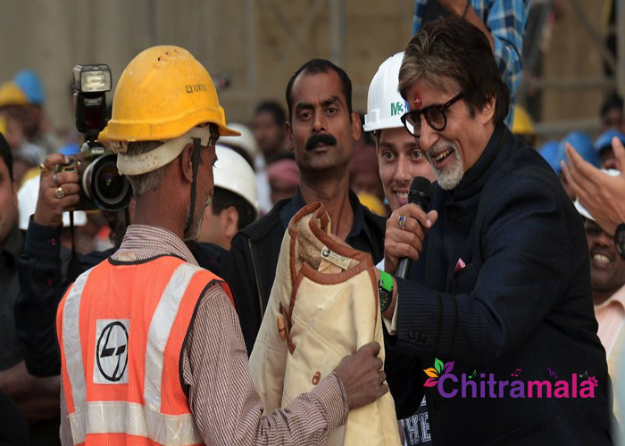 Amitabh Bachchan donates Sisla jacket