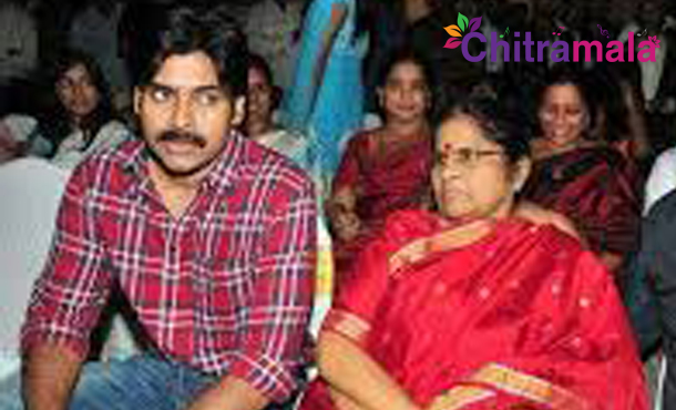 Pawan Kalyan with his mother