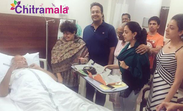 Kajal Celebrates Parents Anniversary at a hospital