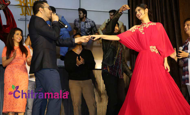 Mika Singh and Diana Penty