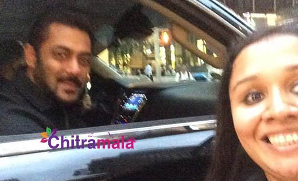 Salman Khan Fan Selfie in a moving car