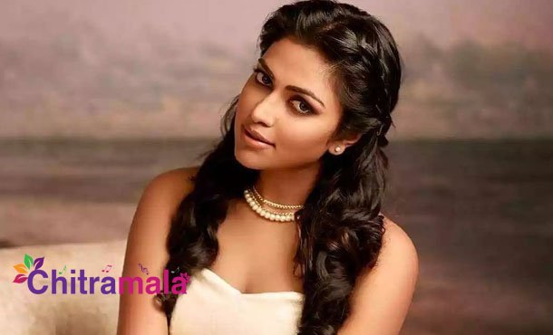 Amala Paul tries to escape from sets