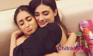 Two hot actresses cozy pic goes viral