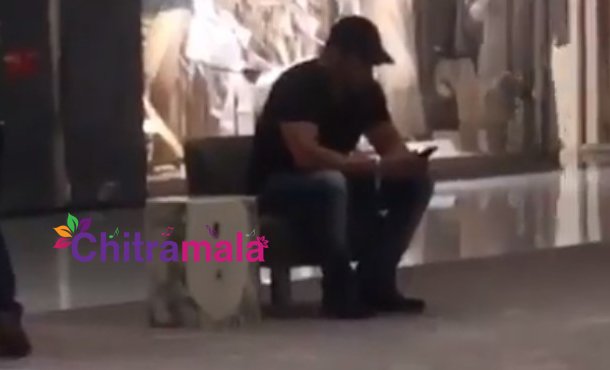 Salman unnoticed in Dubai