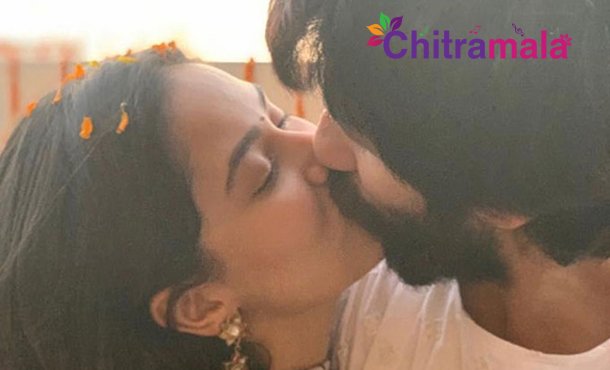 Shahid Kapoor Kisses Wife