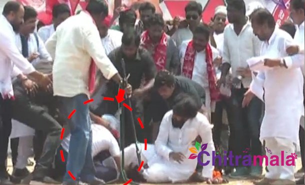 Pawan Kalyan Fell Down From Stage